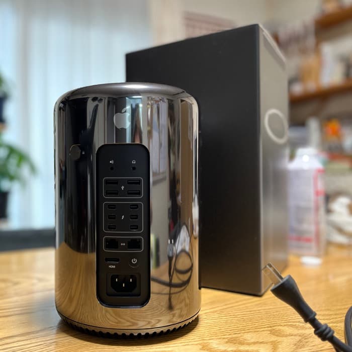 Mac Pro Late 2013 12コア 32GB D500　512GB