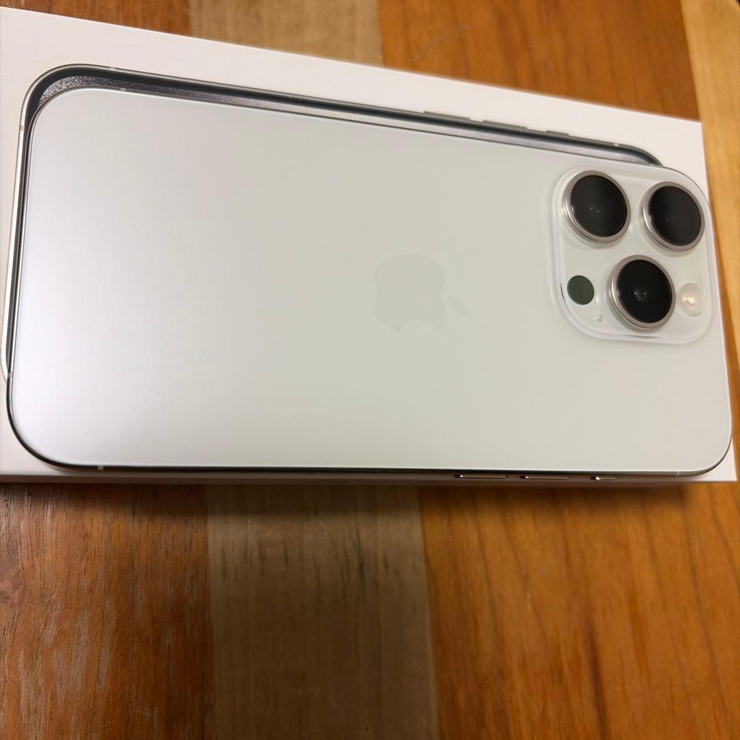 iPhone 15Pro ホワイトチタニウム　128GB
