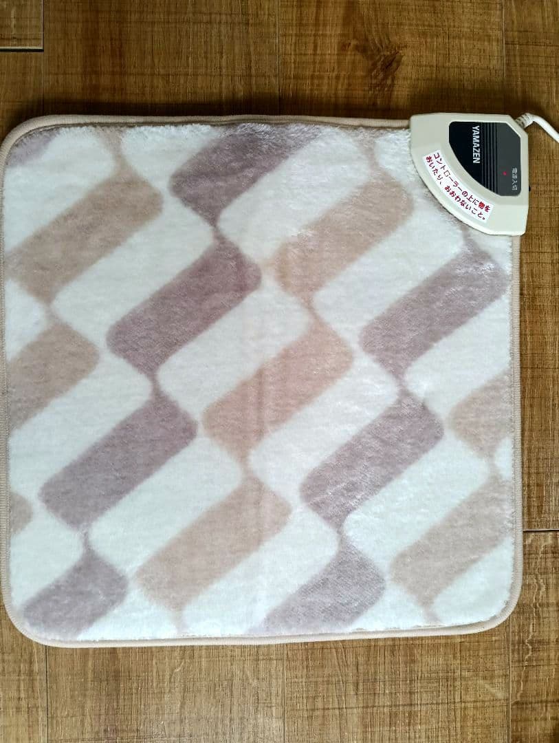 早い者勝ち■ 山善ミニホットカーペット MATARIC 電気ファンヒーター 訳有