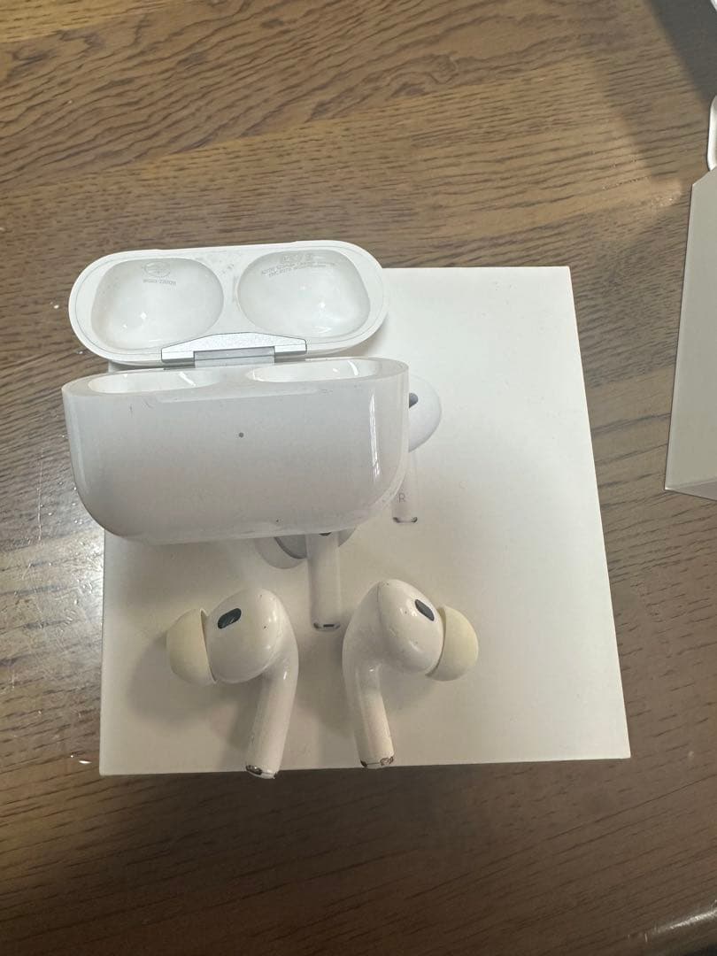Apple AirPods Pro2 中古正規品 ライトニングモデル　難あり
