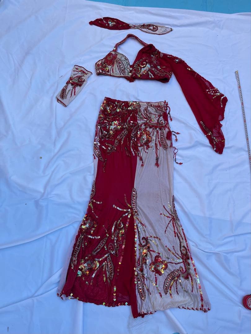 ベリーダンス セットアップ 赤とベージュ