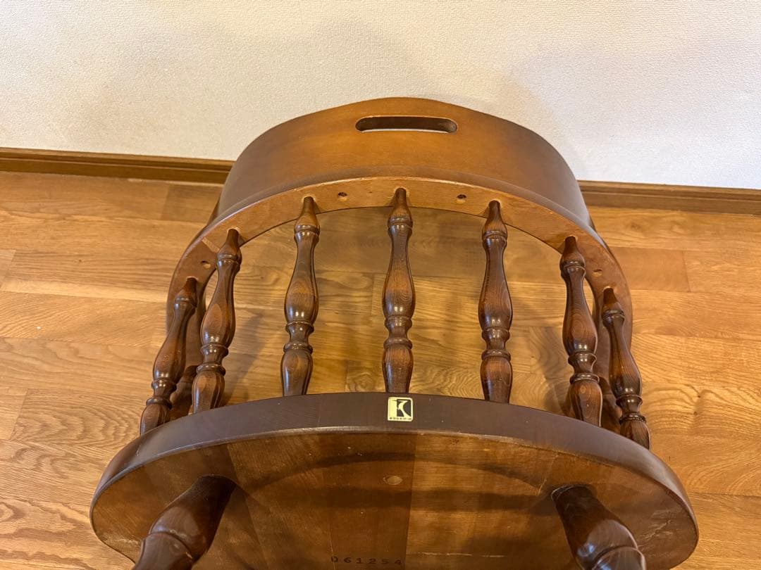 モモニクサマ①飛騨産業　キツツキマーク　木製アームチェア