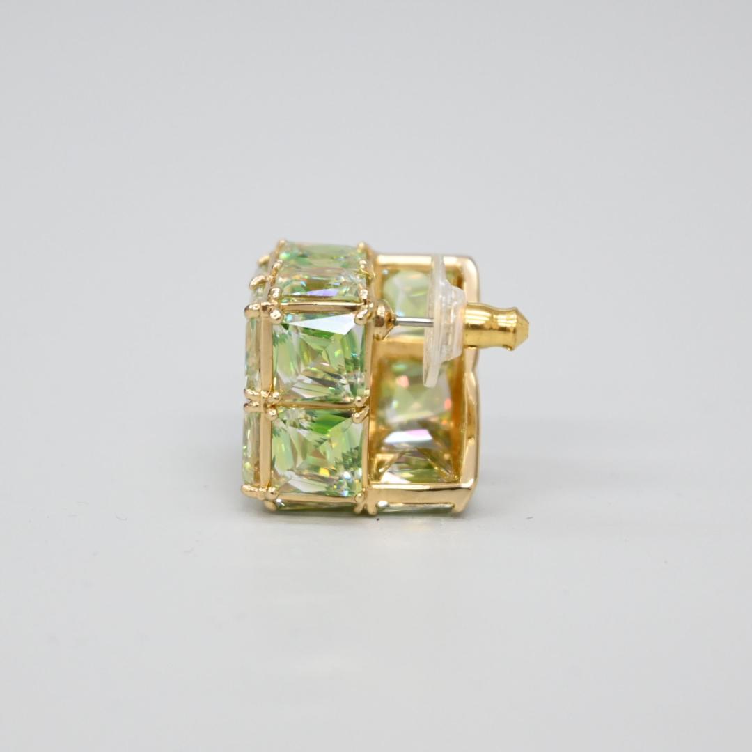 □ 46248★年 スワロフスキー ピアス 片耳 ライトグリーン クリスタル