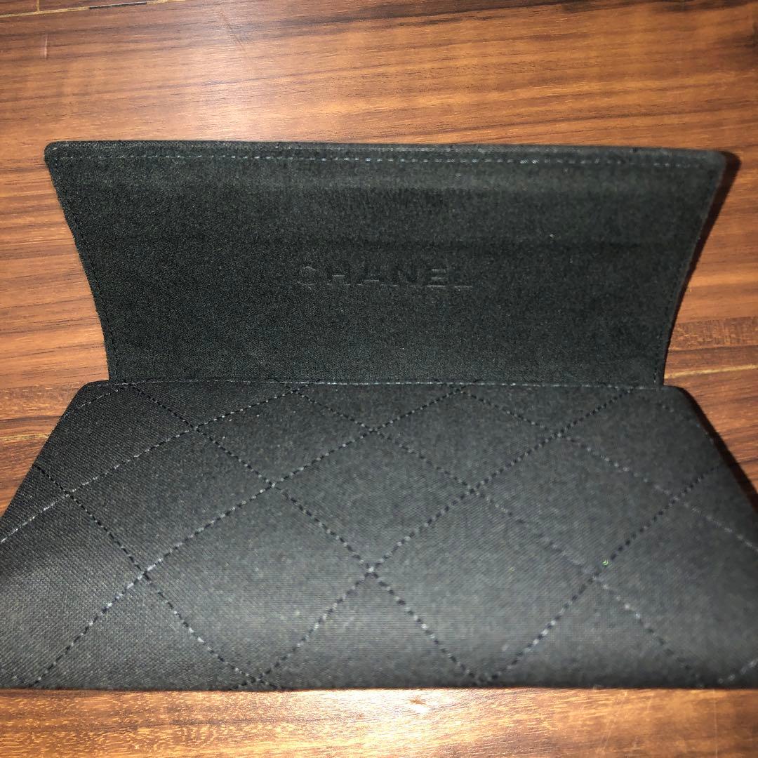 CHANELキルティングメガネケース