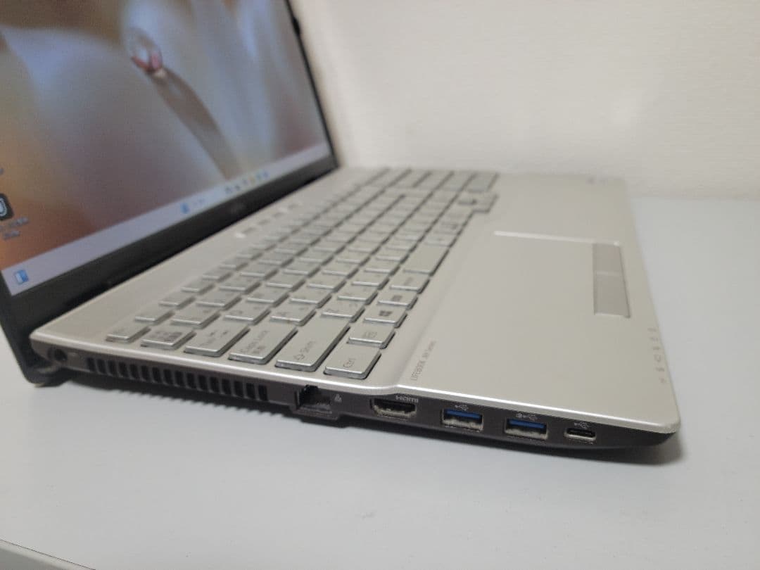 富士通　LIFEBOOK AH55 高性能ノートパソコン　i7-10510U
