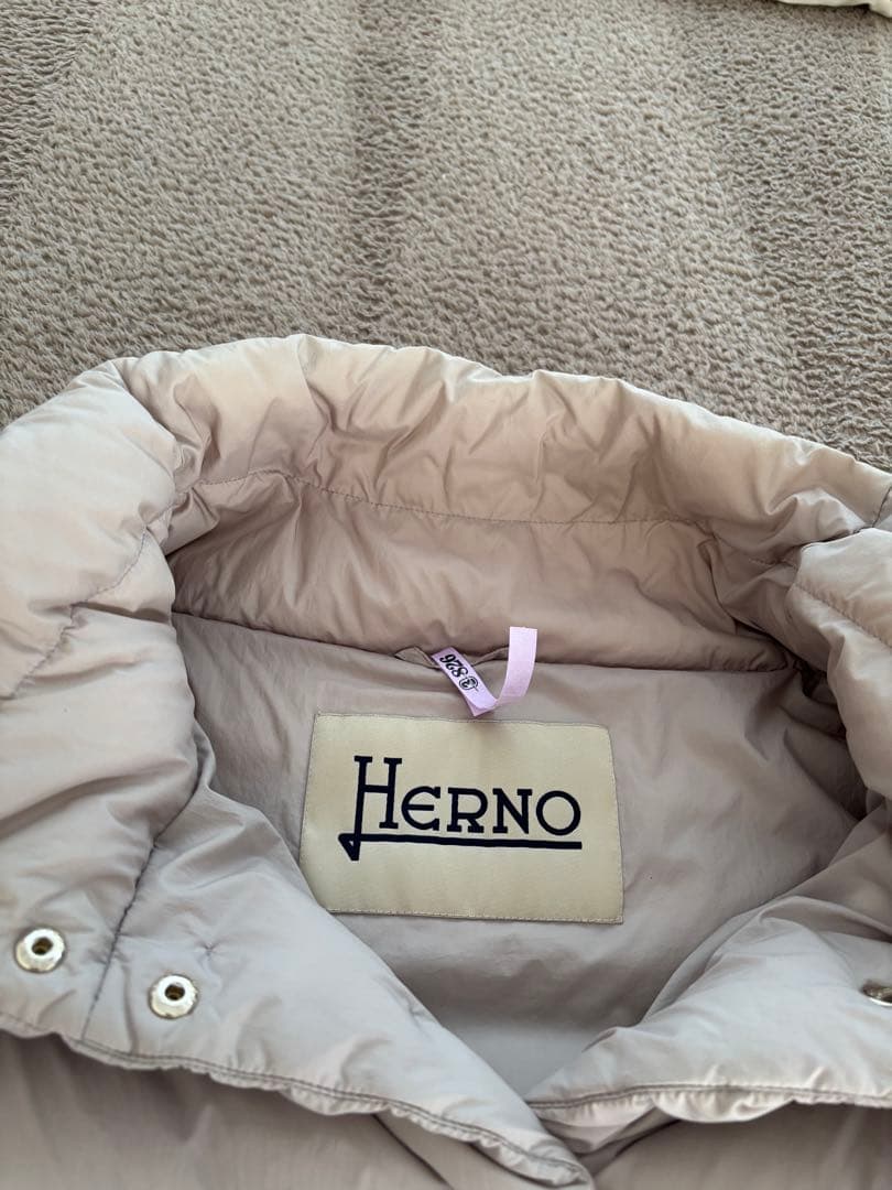 Herno ベージュ ダウンジャケット
