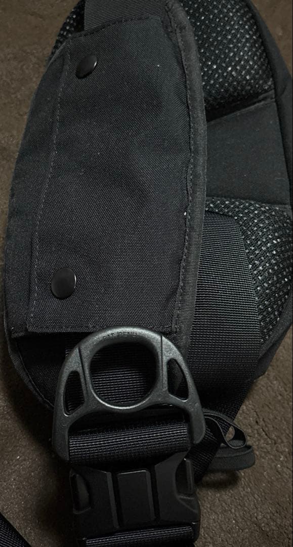 Hugoo（ハグー） ヒップシート ブラック×イエロー