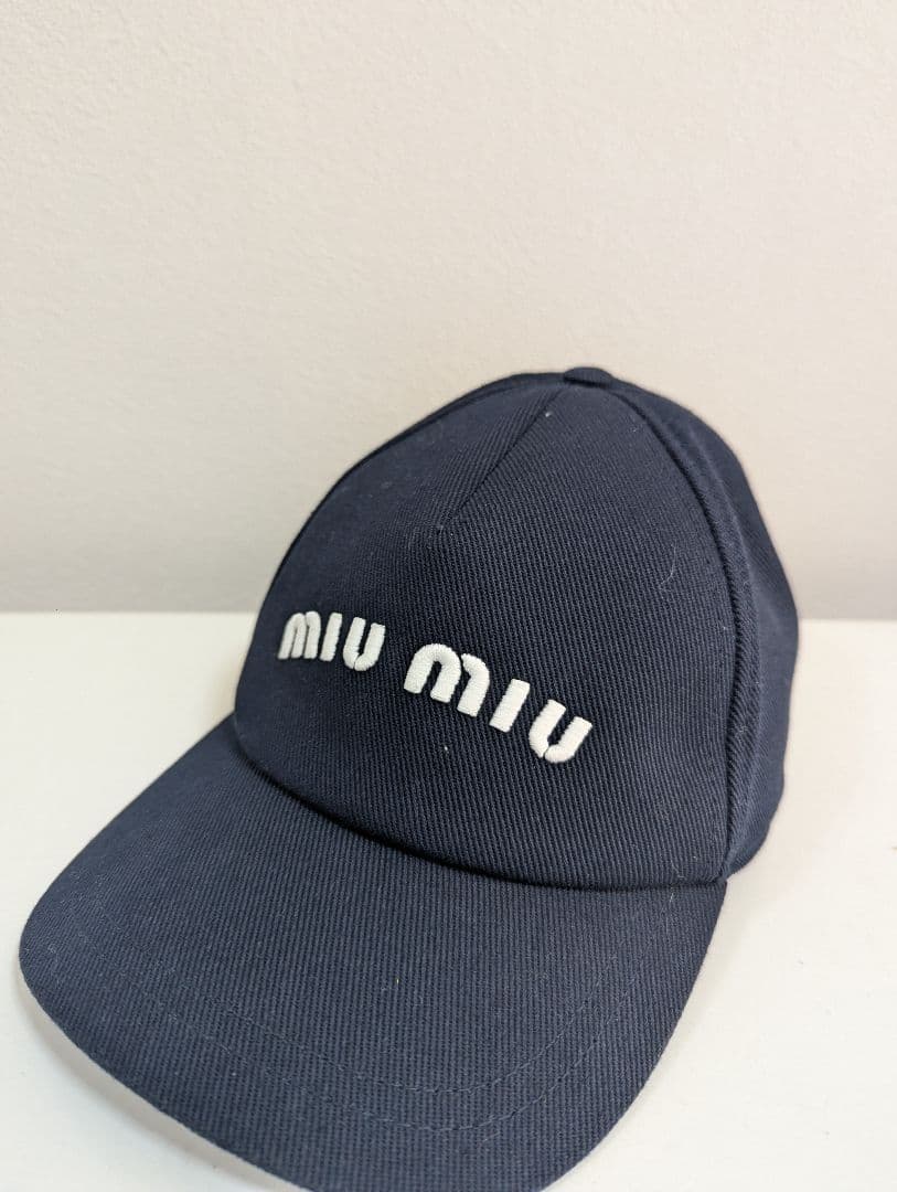 MIU MIU ネイビー ベースボールキャップ