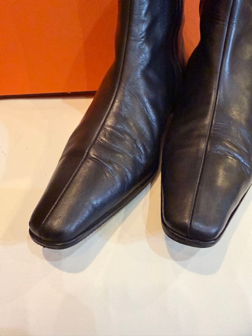 エルメス・黒 レザー ショートブーツ 中ヒール