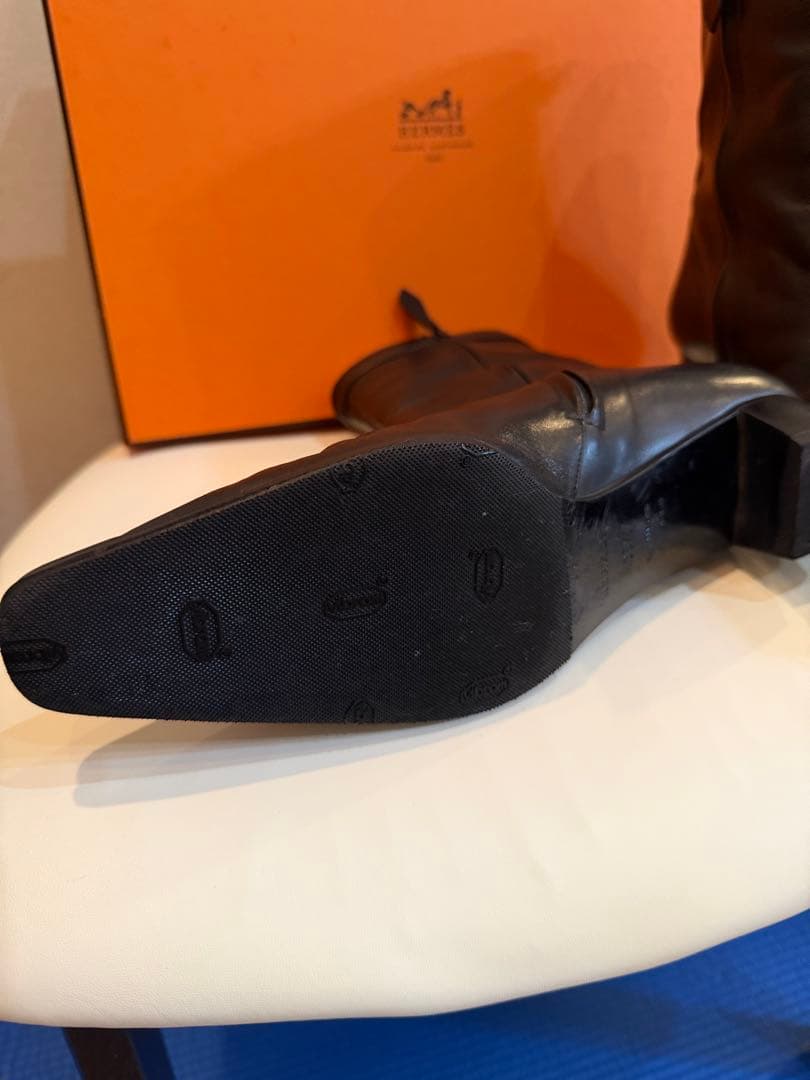 エルメス・黒 レザー ショートブーツ 中ヒール