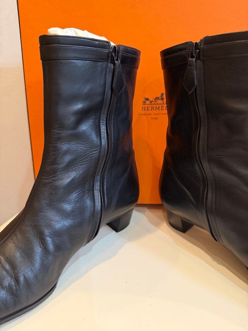 エルメス・黒 レザー ショートブーツ 中ヒール