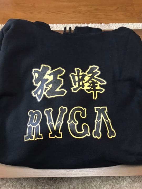 RVCA×Crazy Bee  黒パーカー  長袖