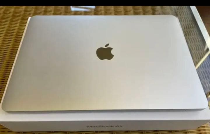 MacBook Air 2020 i3 8GB 256GB  美品