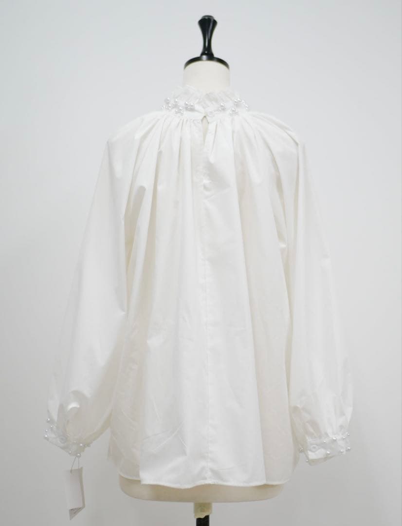 【Parum】2点おまとめ買いネックパールデザインフリルブラウス　ホワイト