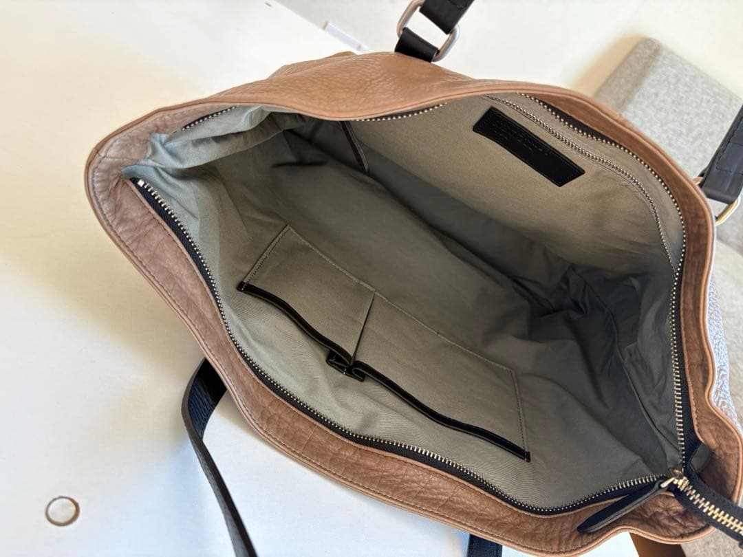 マーガレットハウエル レザートートバッグ A4 肩掛け未使用級