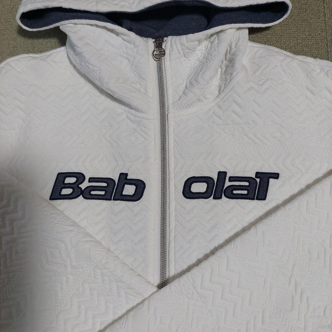 未使用に近い美品　バボラ　レディースフード付きジャケット　ホワイト×ネイビー　O