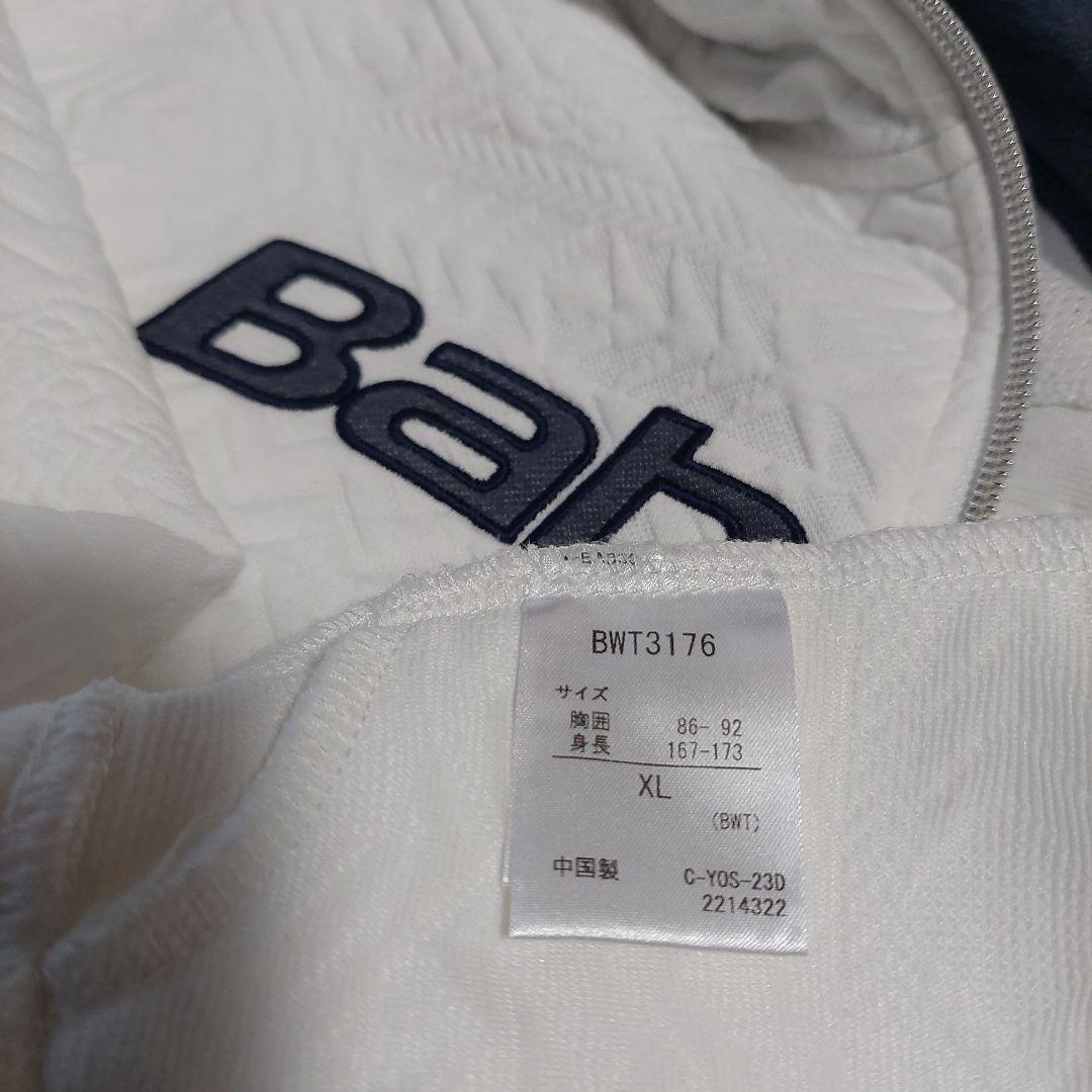 未使用に近い美品　バボラ　レディースフード付きジャケット　ホワイト×ネイビー　O