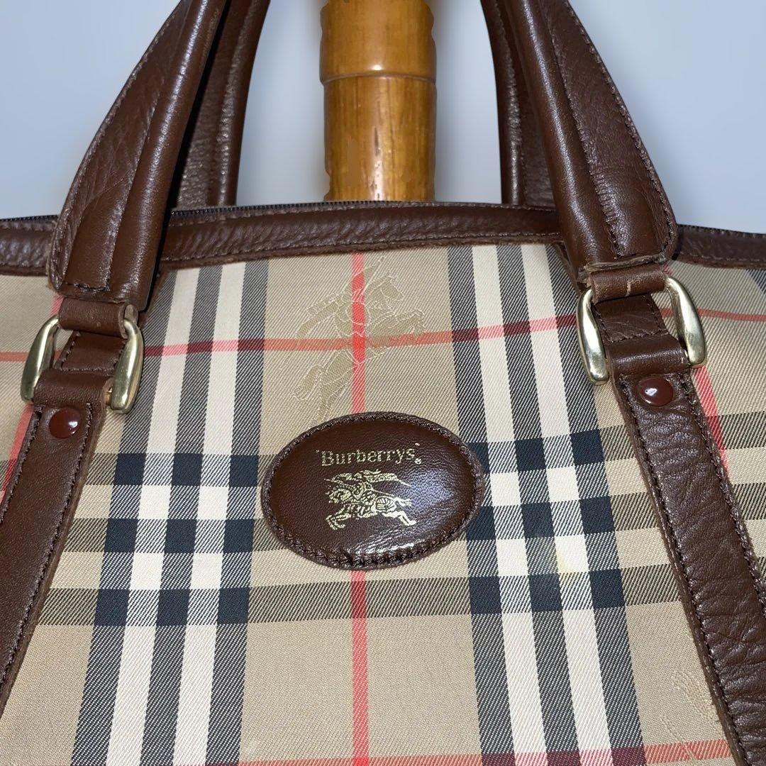 バーバリーのノバチェック柄のボストンバッグ