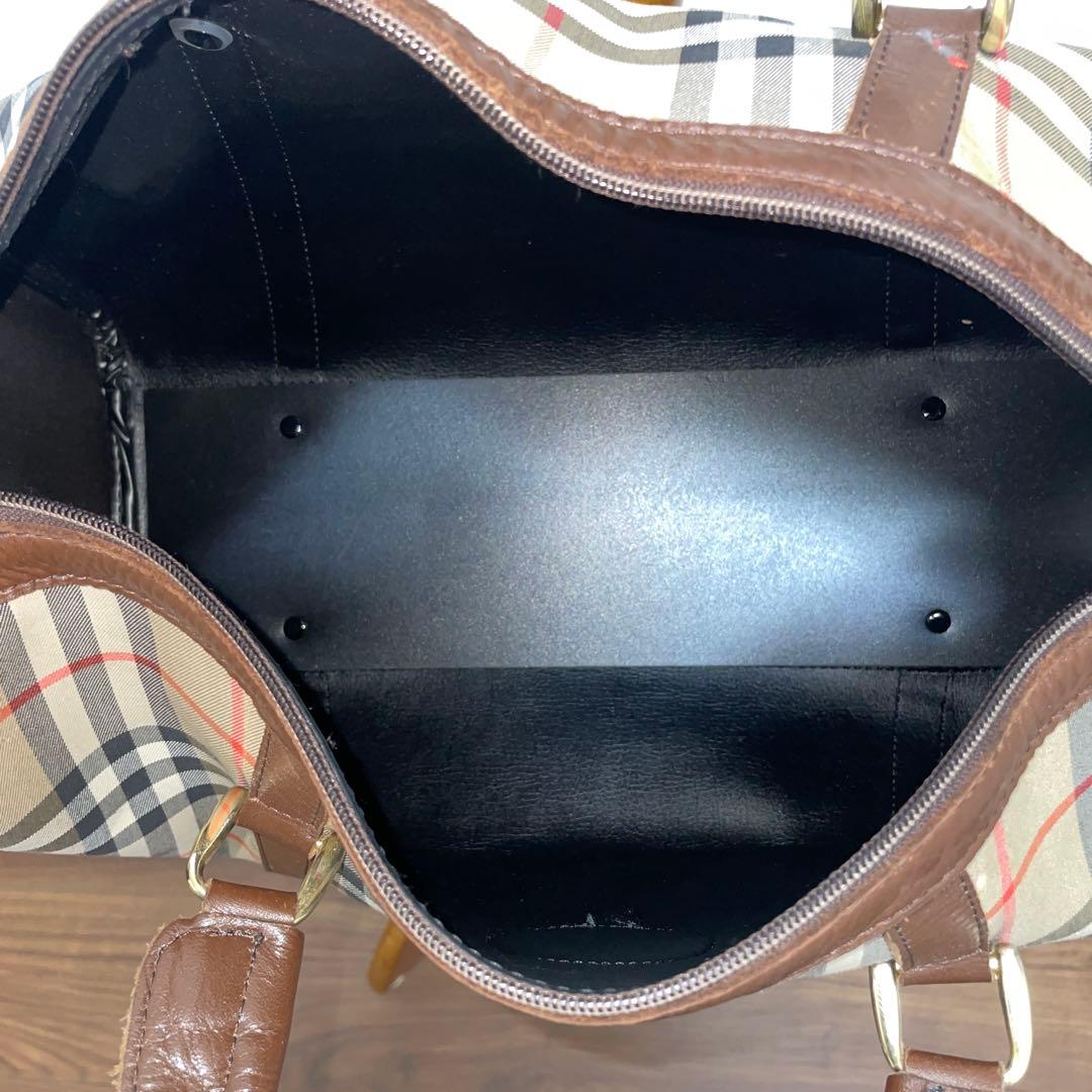 バーバリーのノバチェック柄のボストンバッグ