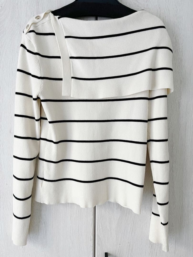 noble ノーブル　ショルダーボタンタイトリブニット