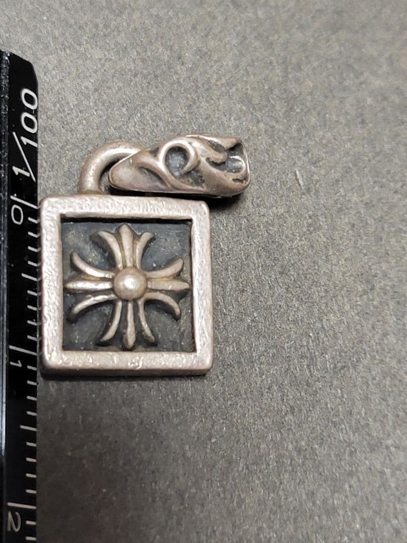 クロムハーツ　フレームドCHプラス チャーム ペンダント