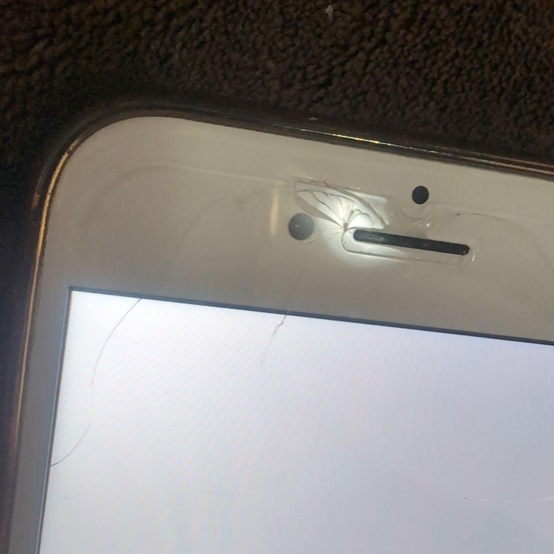 【バッテリー100%】IPhone8 64GB フィルムだけが割れています