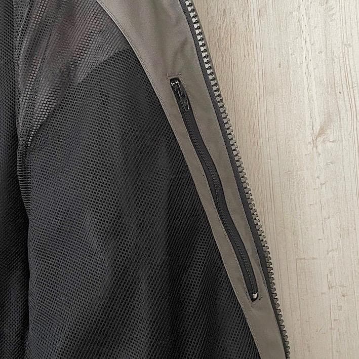 試着のみ美品　Belstaffメッシュ切替ライダーズXL　5点パッド付