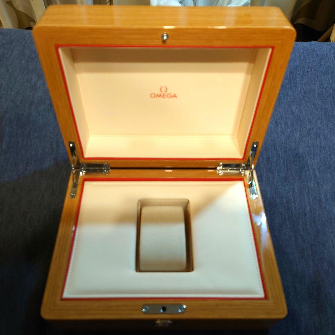 USED OMEGA 時計ケース 木製