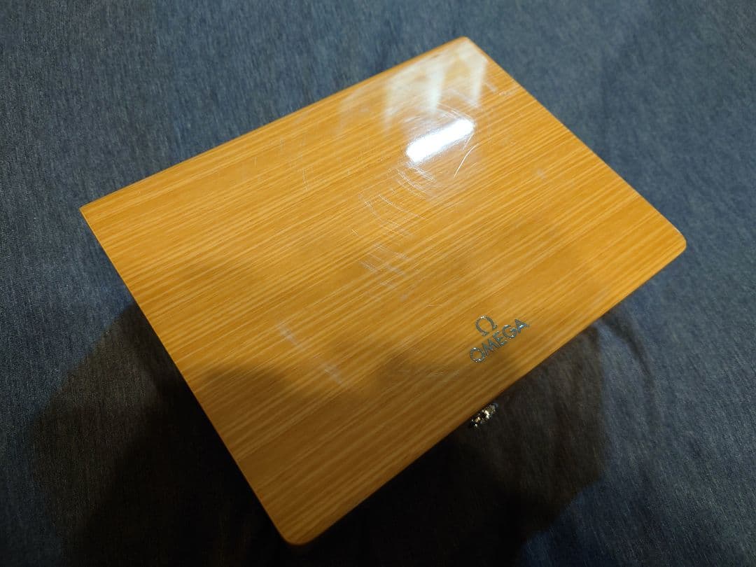 USED OMEGA 時計ケース 木製