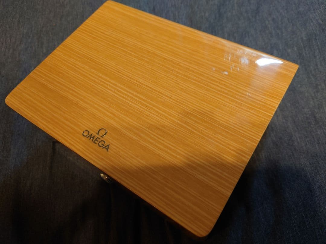USED OMEGA 時計ケース 木製