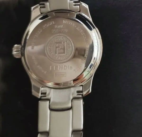 【FENDI】210L 腕時計　黒文字版