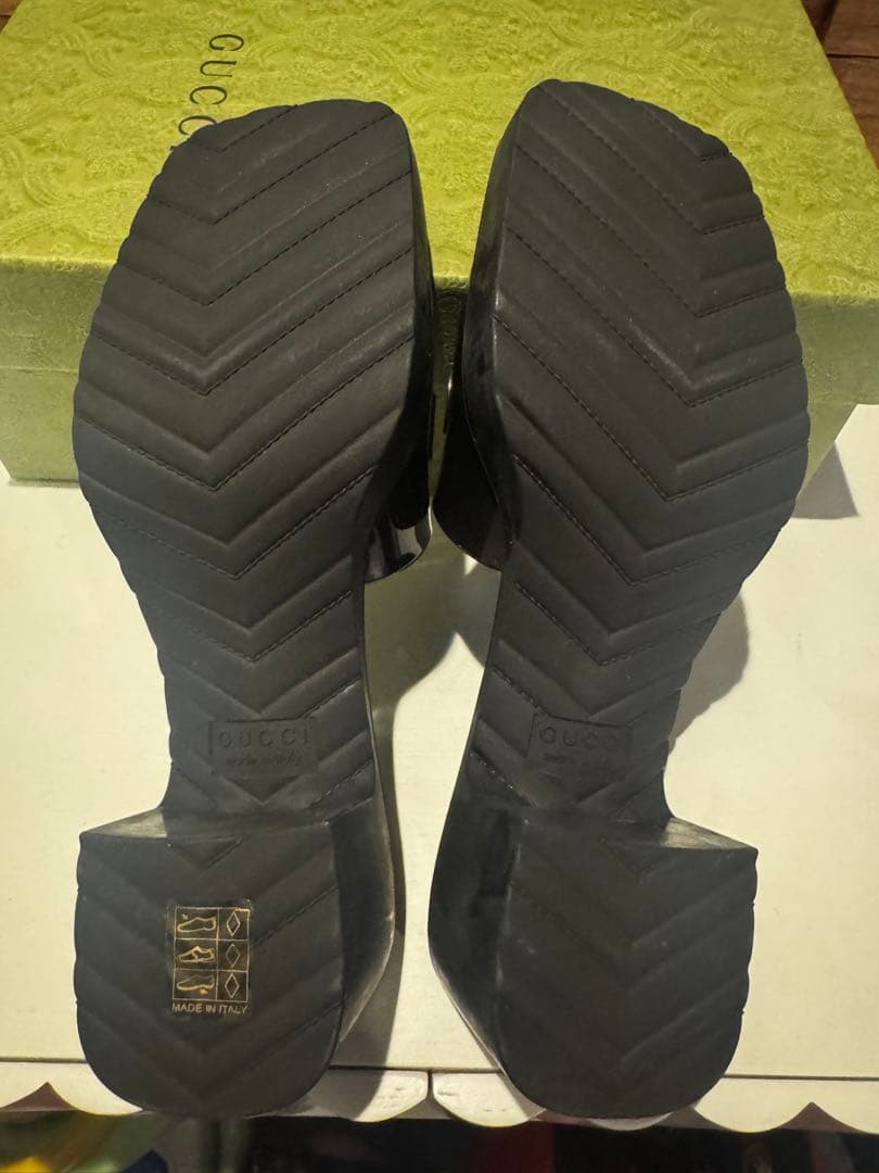 GUCCI ブラックサンダル ヒール付き 箱付き