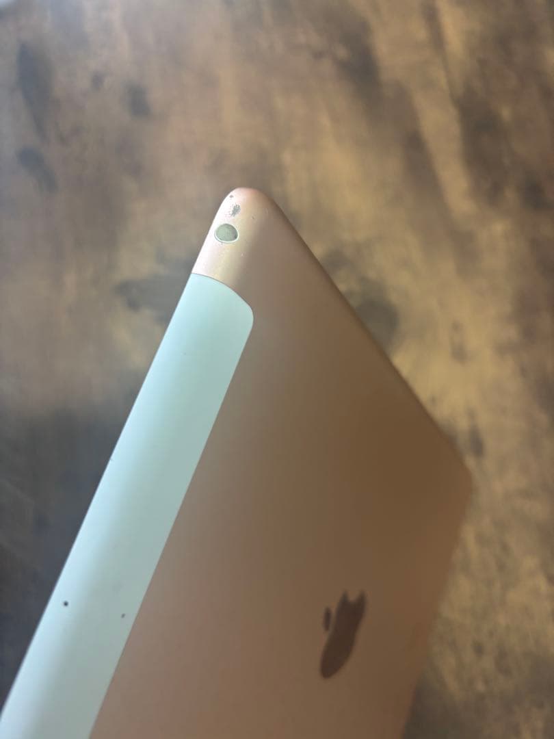 Apple iPad 本体　ゴールド　第６世代