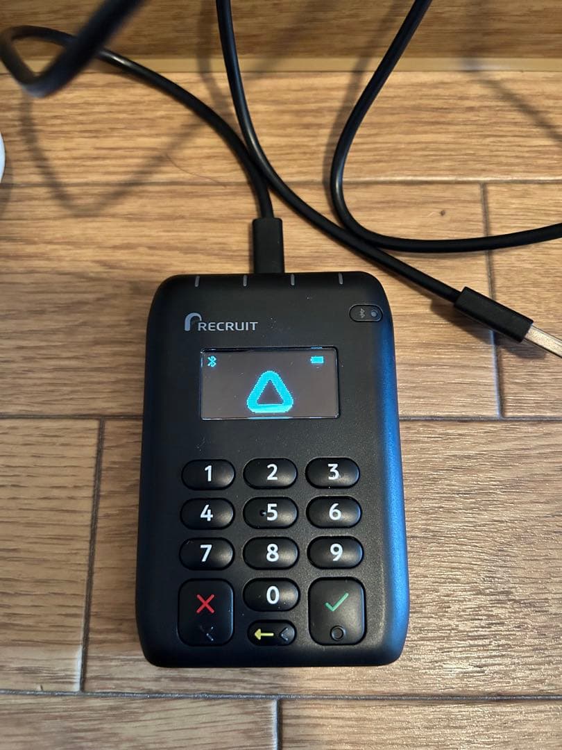 Airペイ カードリーダー2台（1台ジャンク）＋タブレット台＋USBケーブル