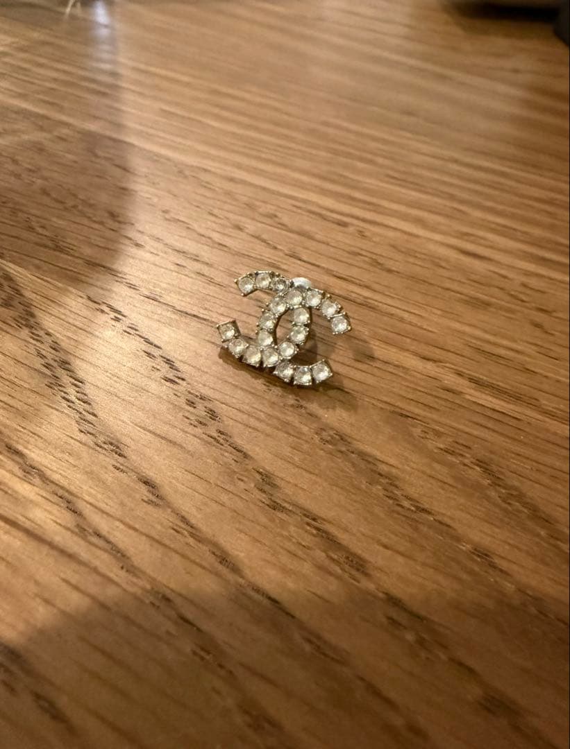 CHANELロゴピアス