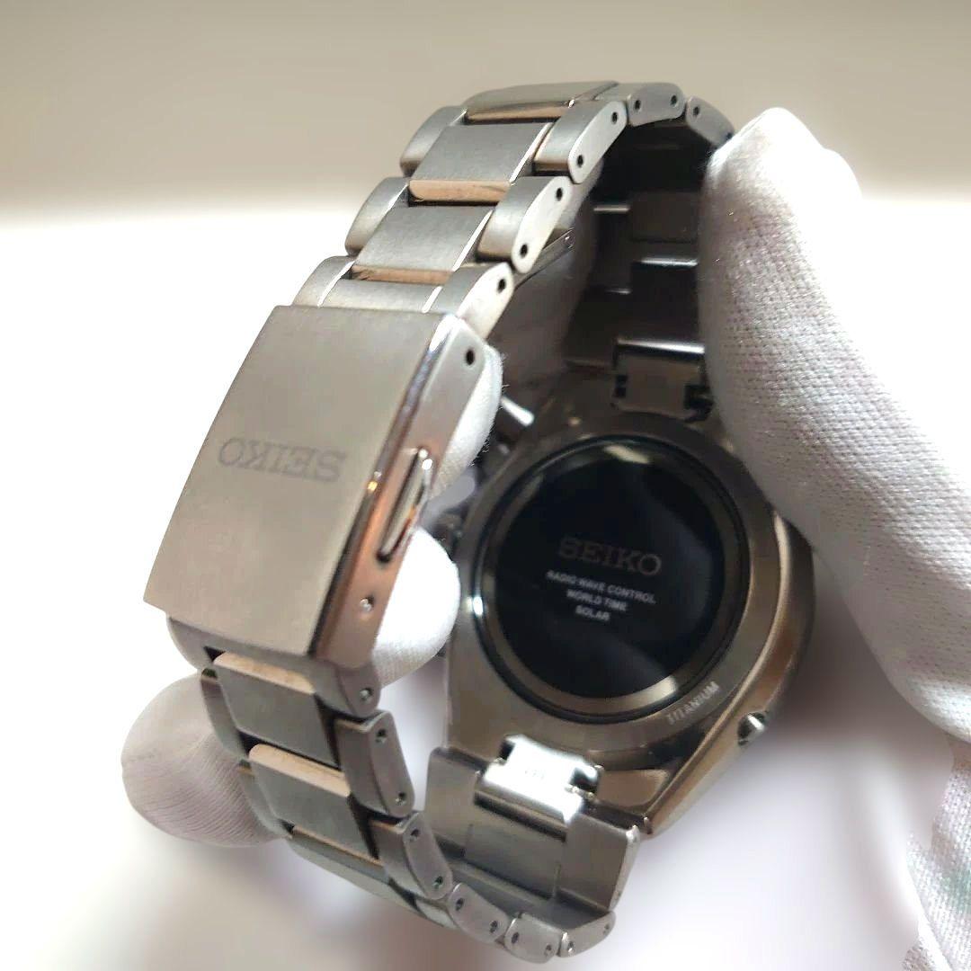 ほぼ未使用セイコーアストロンネクスター8B92-0BE0 チタン製 電波ソーラー