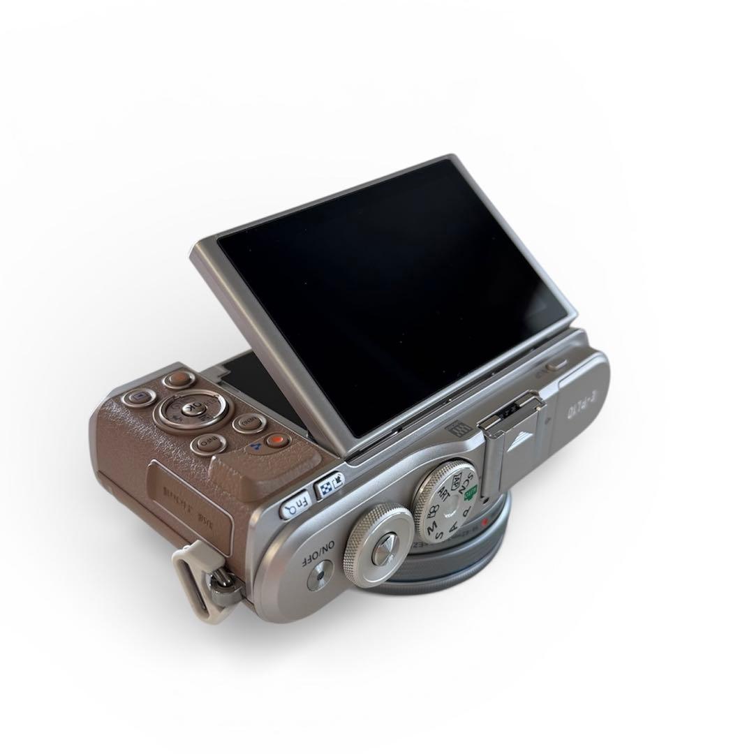 【美品】OLYMPUS PEN E-PL10 （オリンパス）ミラーレス一眼カメラ