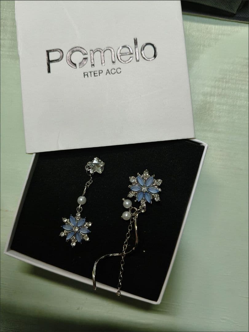 花モチーフ ピアス