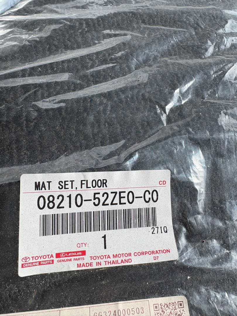 【新品未使用】シエンタ3列シート用トヨタ純正品フロアマット