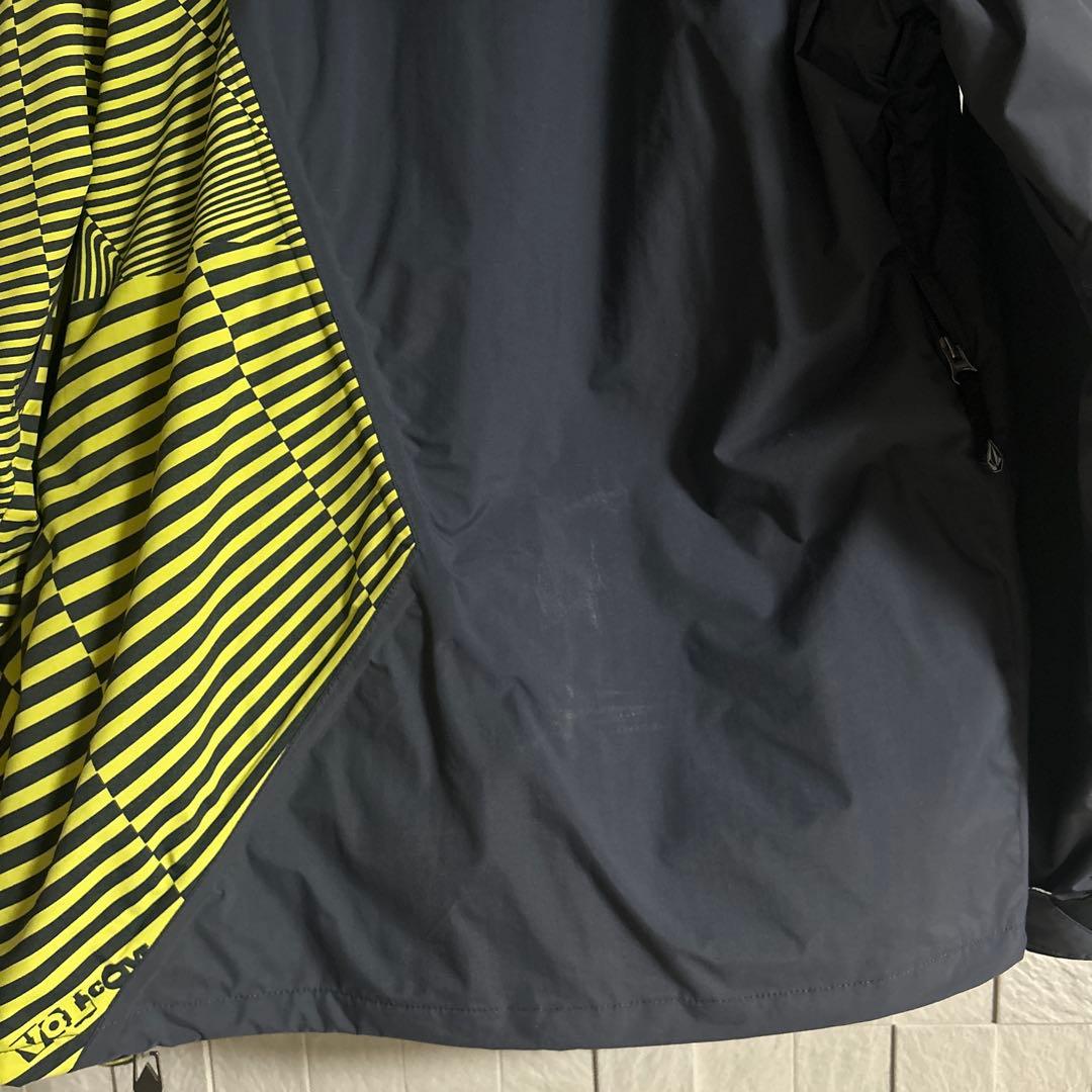 VOLCOM　ボルコム スノーボードウェア グレーとイエローのストライプ