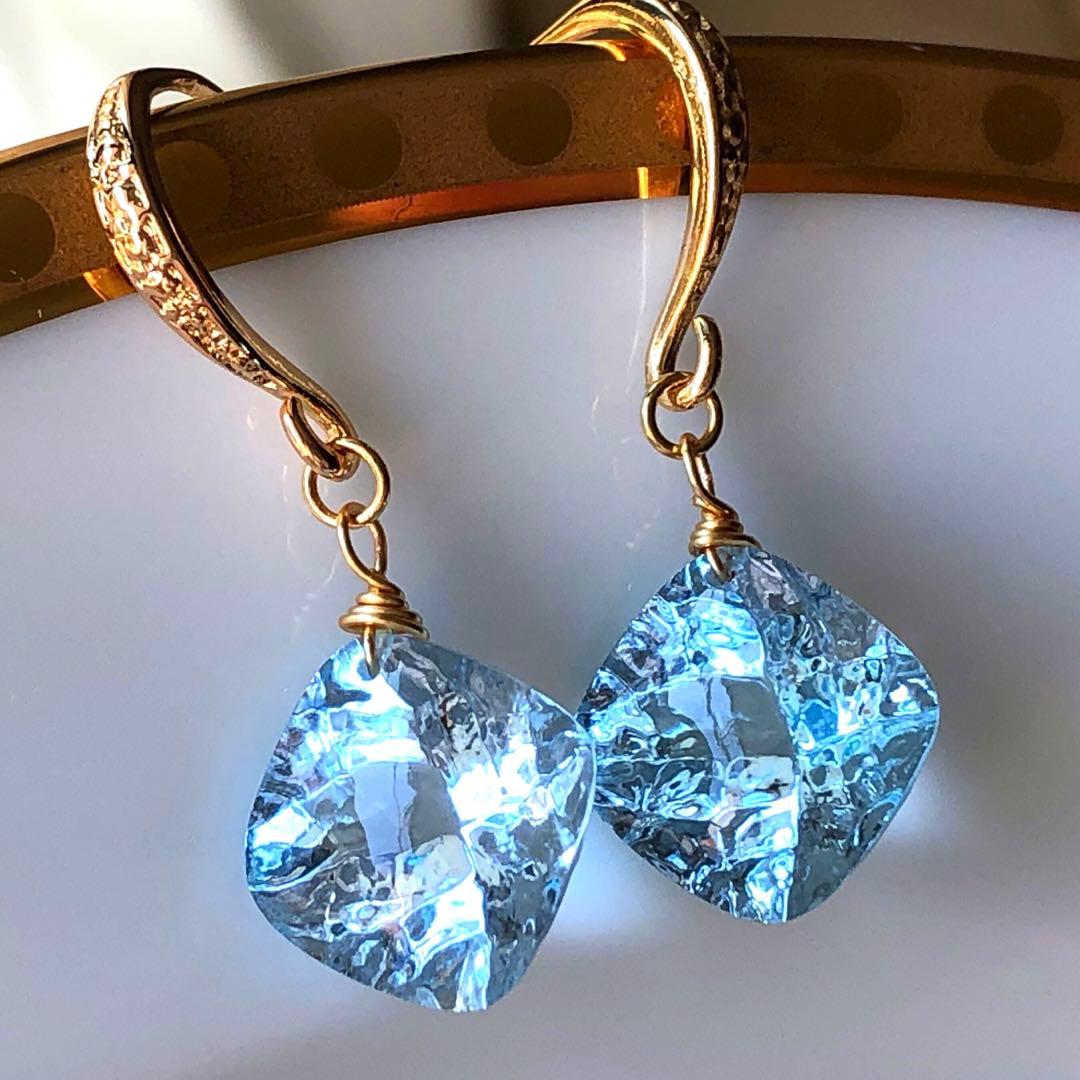 天然石☆ 宝石級☆極上レアコンケーブ☆スカイブルートパーズのピアス14kgf