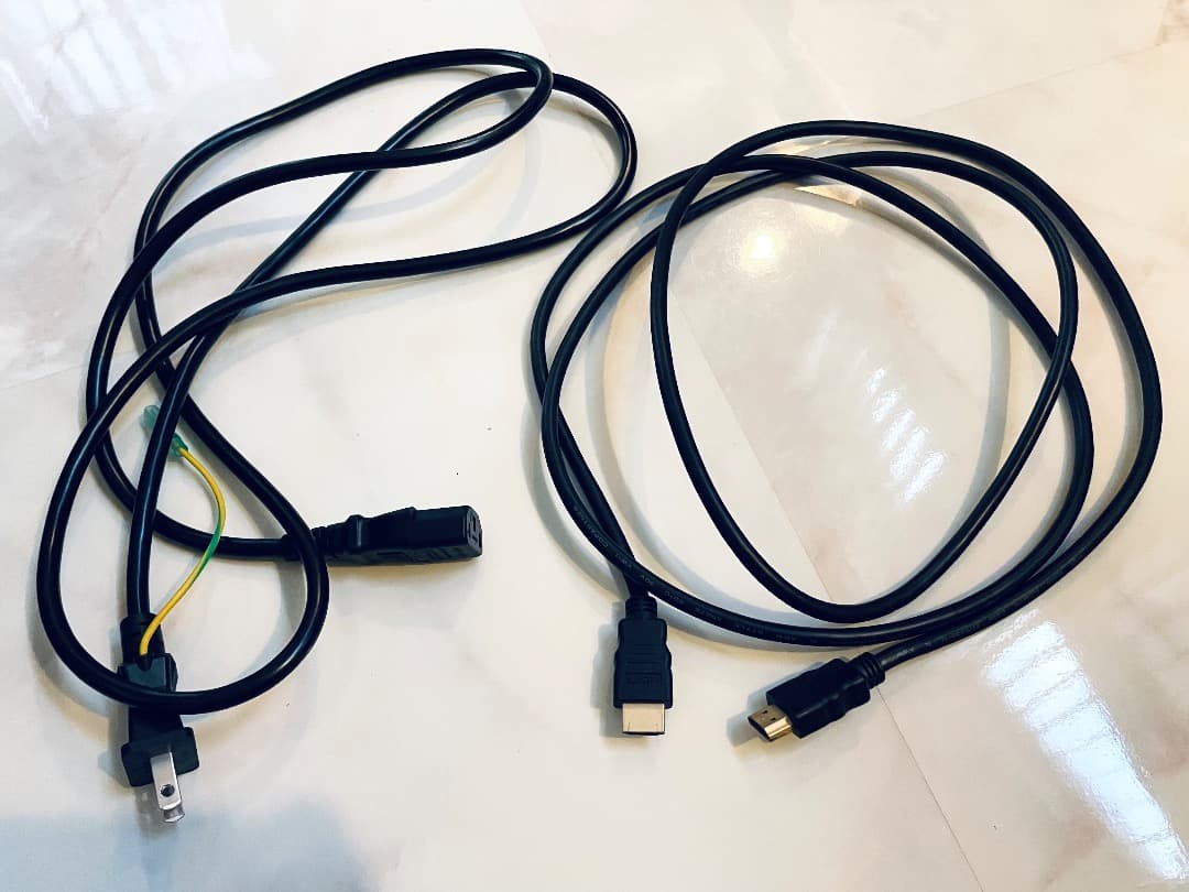 DELL P2415Q 24インチ 4K スタンド付き HDMIケーブル付属