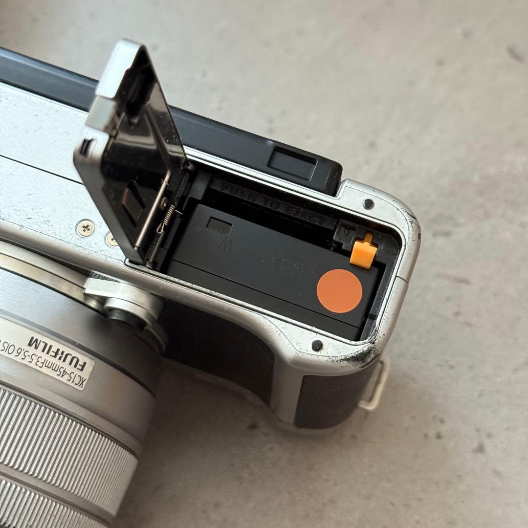 Fujifilm X-A7 ミラーレスカメラ 本体とレンズ