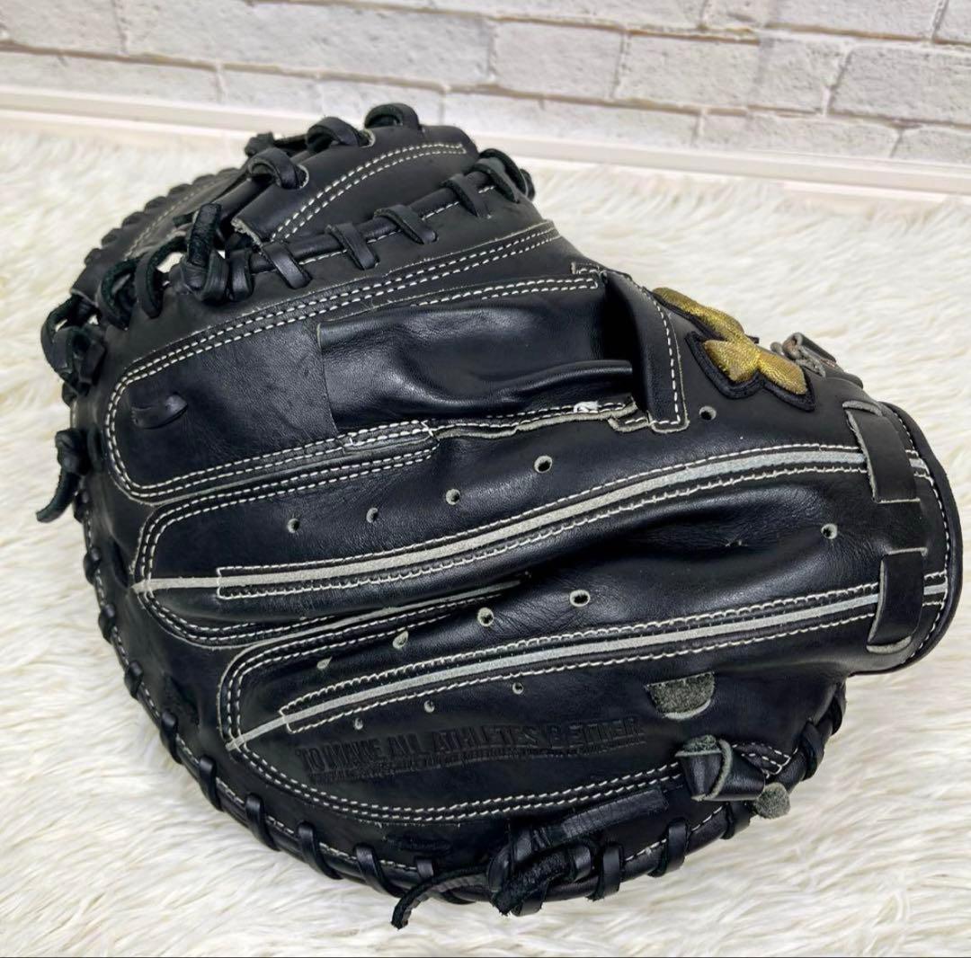 アンダーアーマー キャッチャーミット 軟式 ブラック × ゴールド