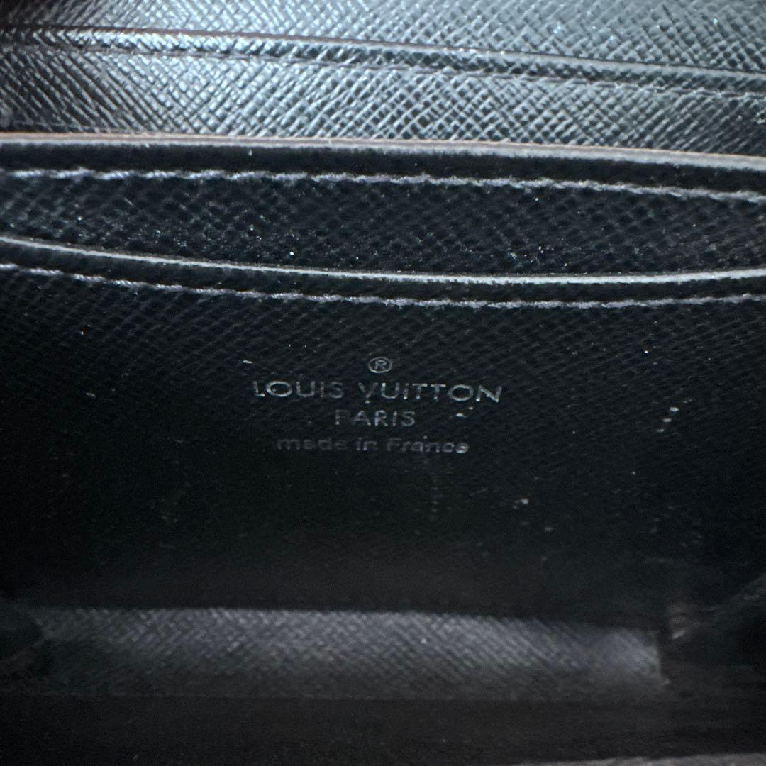 LOUIS VUITTON エピレザー ブラックケース