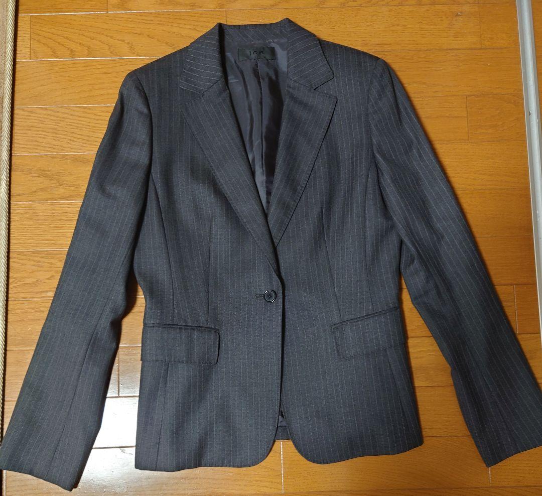 【美品】近年 iCB パンツスーツ ダーク グレー ストライプ