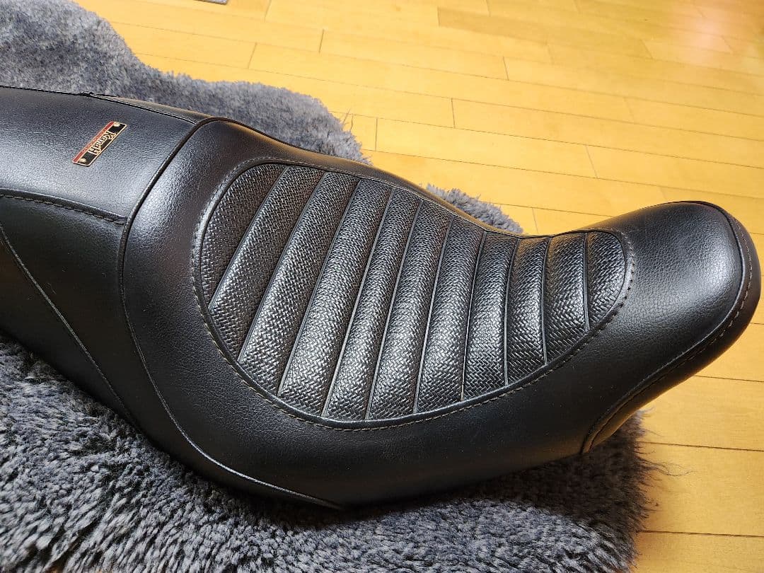 ハーレーダビッドソン　KandH バイクシート 黒 レザー ストライプデザイン