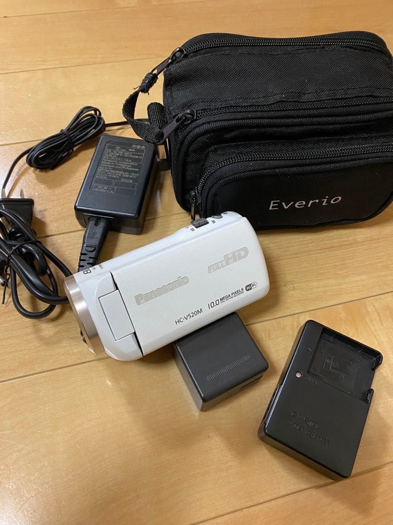 Panasonic デジタルハイビジョンカメラ　HC-V520M