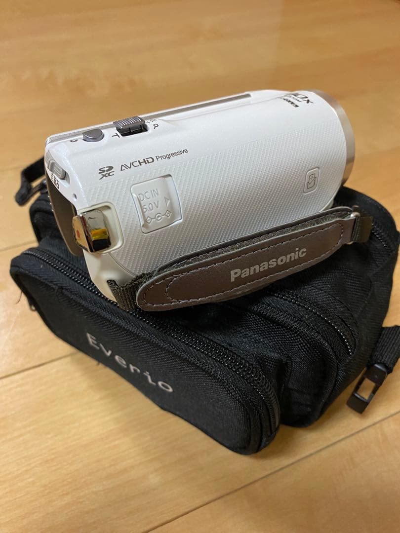 Panasonic デジタルハイビジョンカメラ　HC-V520M