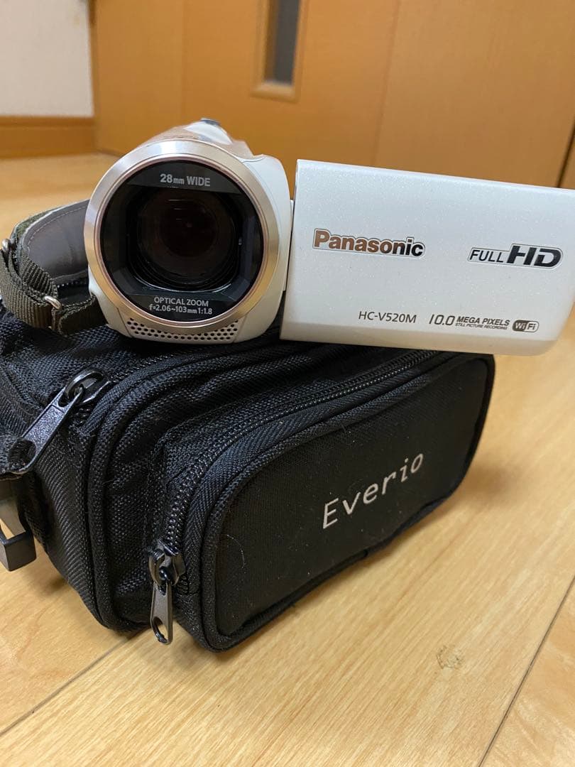 Panasonic デジタルハイビジョンカメラ　HC-V520M